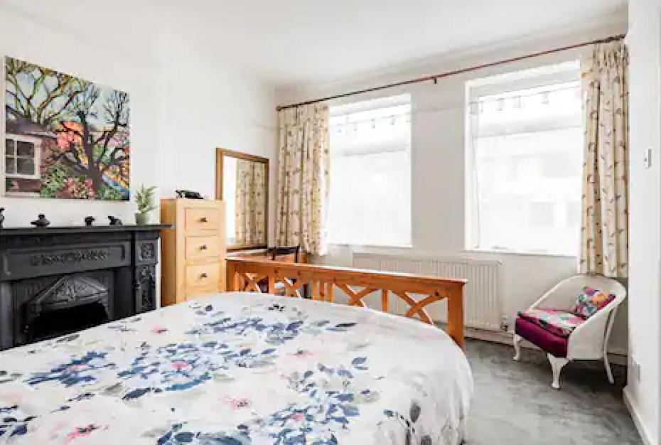 Lovely Three Bedroomed House, Parking 2 Cars Londra Exterior foto