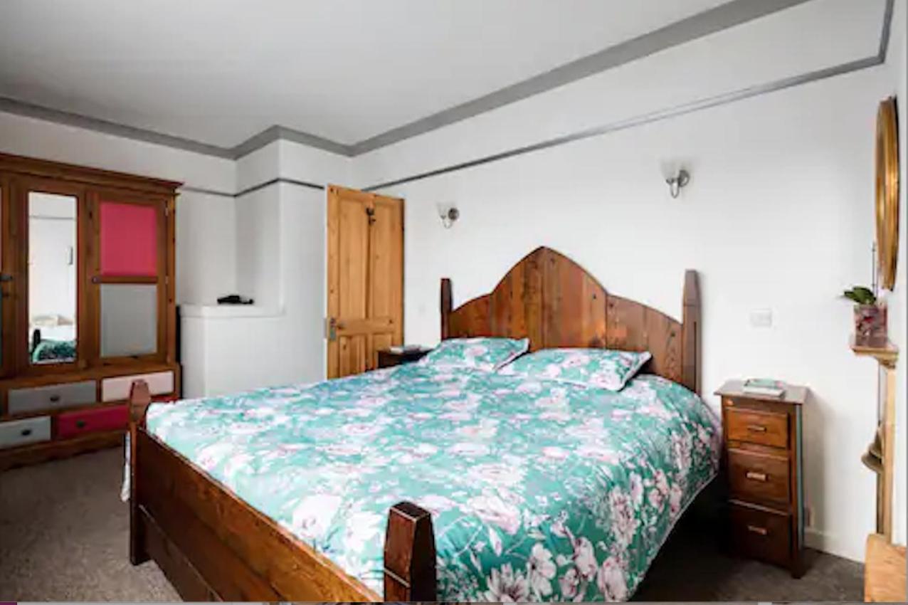 Lovely Three Bedroomed House, Parking 2 Cars Londra Exterior foto