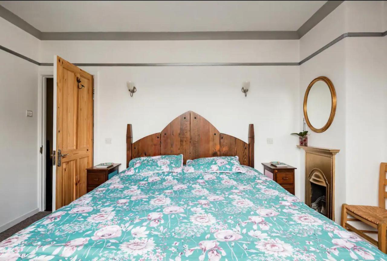 Lovely Three Bedroomed House, Parking 2 Cars Londra Exterior foto