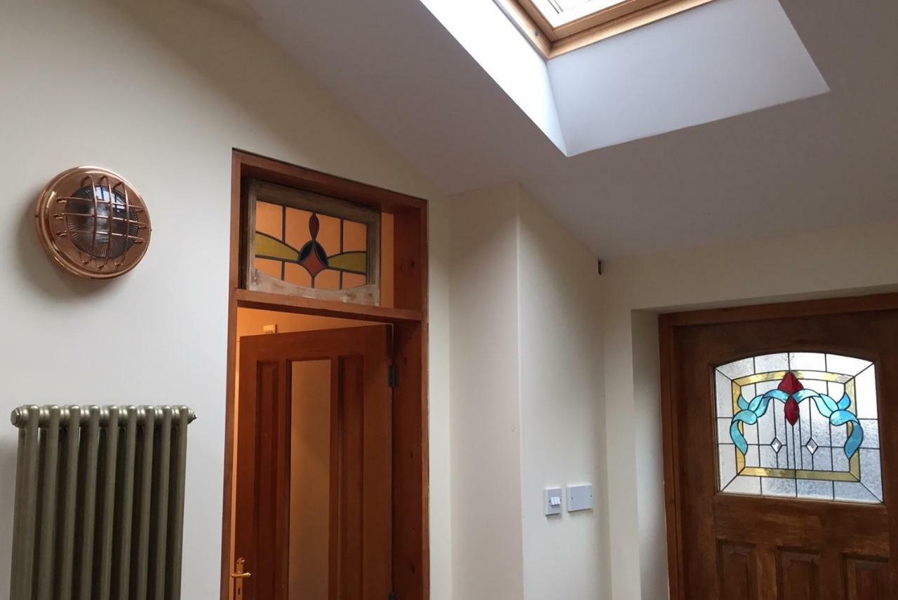 Lovely Three Bedroomed House, Parking 2 Cars Londra Exterior foto